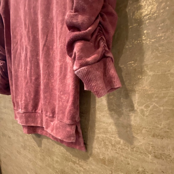 Ruched Sleeve Top by Freshman 1996 - Picture 5 of 5